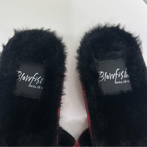 Blowfish Malibu Fuzzy Slippers Black Red Plaid Bow Size 9 NEW - Picture 3 of 7